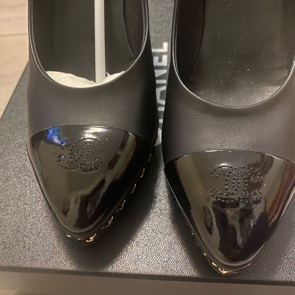 Chanel heels like new - Picture 4 of 10
